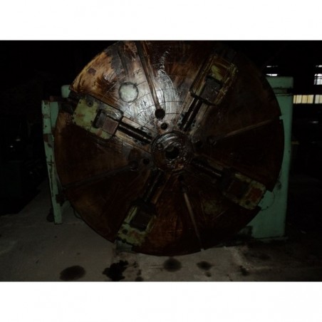 CNC torna 1M692F3 önünde