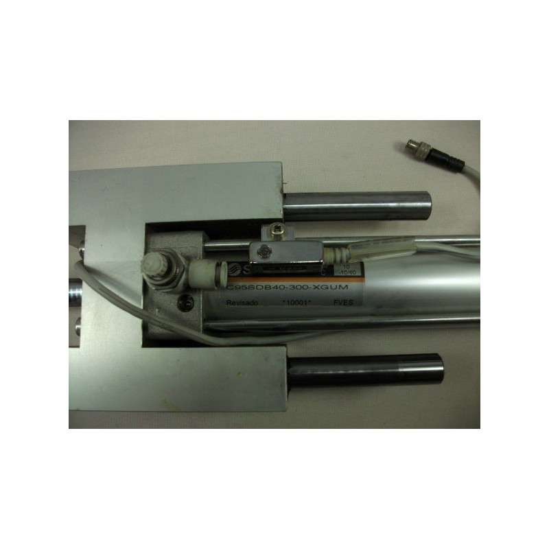 Cilindro con racores y detectores de posición SMC C95SDB40-300-XGUM