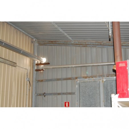 GREASED SHEET METAL SHED