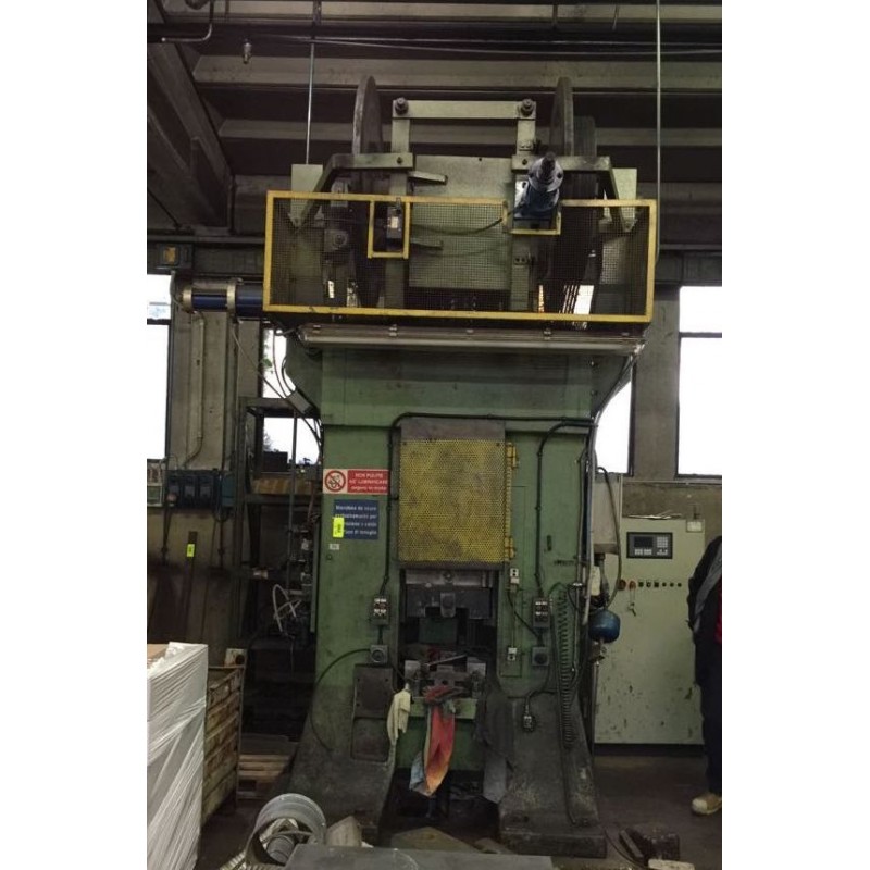 250 Tons - Screw 175 mm.