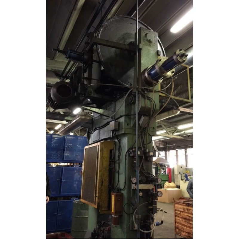 250 Tons - Screw 175 mm.